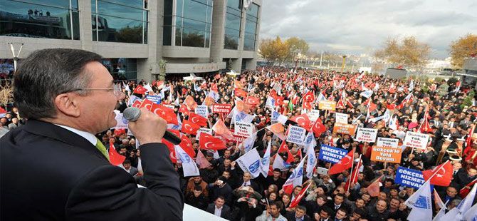 Melih Gökçek'e havai fişekli, mehteranlı, halaylı karşılama