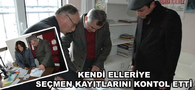 KENDİ ELLERİYLE SEÇMEN KAYITLARINI KONTROL ETTİ