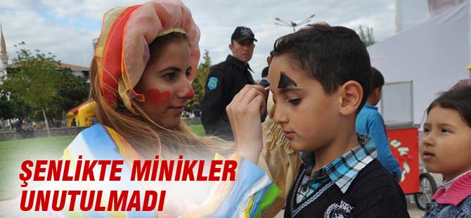 Şenlikte Minikler Unutulmadı