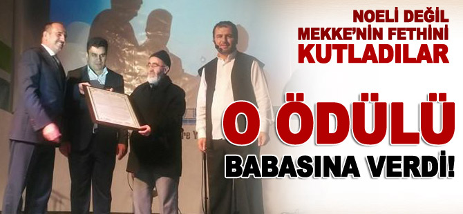 O Ödülü Babasına Verdi!