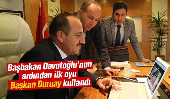 Davutoğlu'ndan sonra ilk oyu Başkan Duruay kullandı