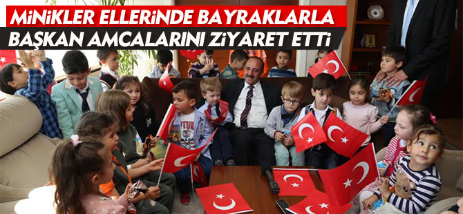 Türk Bayrakları ile ziyaret ettiler