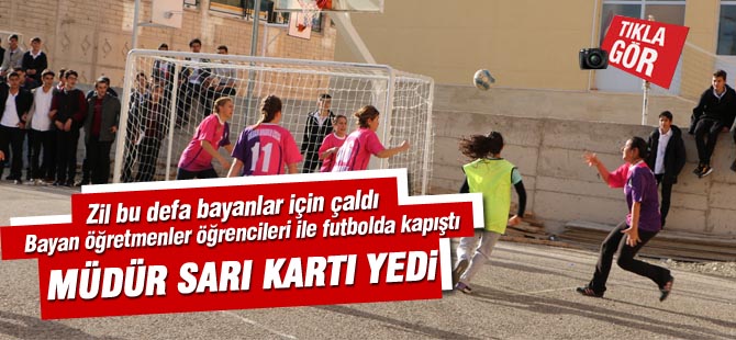 Bayan öğretmenler futbol oynadı, sarı kartı müdür gördü