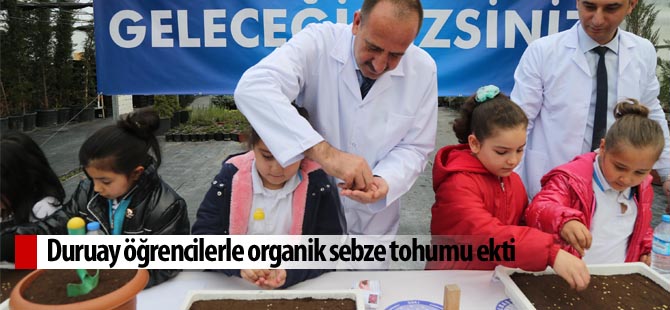 BAŞKAN DURUAY ÖĞRENCİLERLE ORGANİK SEBZE TOHUMU EKTİ