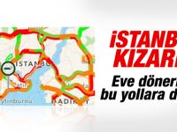 İstanbul'da sağanak yağış trafiği etkiledi