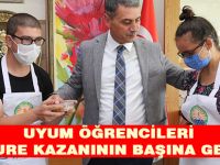 UYUM ÖĞRENCİLERİ AŞURE KAZANININ BAŞINA GEÇTİ