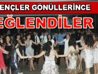 GÖNÜLLERİNCE EĞLENDİLER